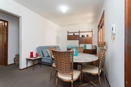 Sala de apartamento para alugar com 2 quartos, 75m² em Petrópolis, Porto Alegre
