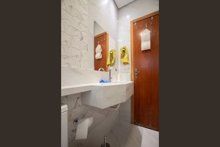 Casa à venda com 120m², 3 quartos e 2 vagas Casa à venda com 120m², 3 quartos e 2 vagasBanheiro Social
