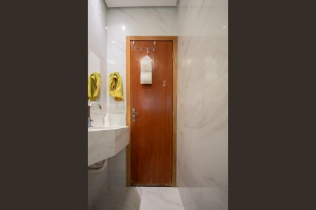 Casa à venda com 120m², 3 quartos e 2 vagas Casa à venda com 120m², 3 quartos e 2 vagasBanheiro Social