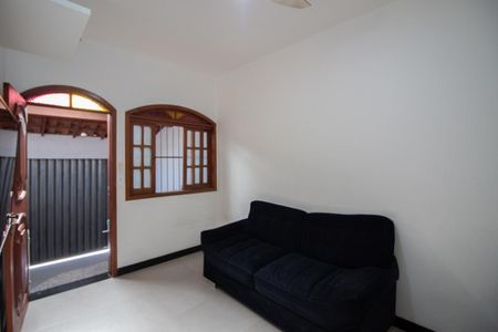 Casa à venda com 120m², 3 quartos e 2 vagas Casa à venda com 120m², 3 quartos e 2 vagasSala