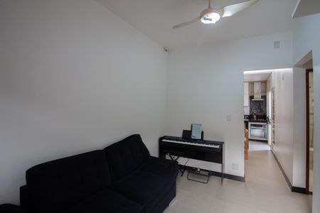 Casa à venda com 120m², 3 quartos e 2 vagas Casa à venda com 120m², 3 quartos e 2 vagasSala