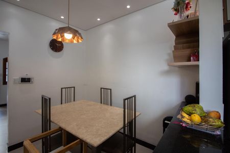 Casa à venda com 120m², 3 quartos e 2 vagas Casa à venda com 120m², 3 quartos e 2 vagasCozinha e Copa