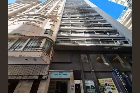 Apartamento à venda com 38m², 1 quarto e sem vagaFachada 