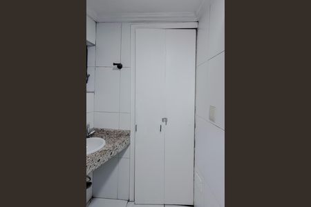 Apartamento para alugar com 80m², 3 quartos e sem vaga Apartamento para alugar com 80m², 3 quartos e sem vagaBanheiro da Suíte