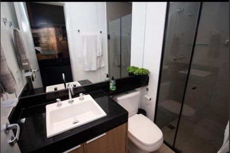 Banheiro de kitnet/studio para alugar com 1 quarto, 30m² em Pompeia, São Paulo
