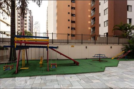 Apartamento à venda com 250m², 2 quartos e 3 vagas Apartamento à venda com 250m², 2 quartos e 3 vagasÁrea comum - Playground