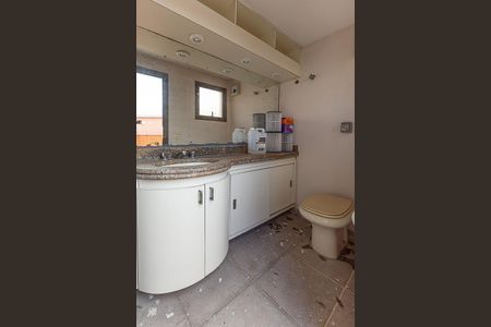 Apartamento à venda com 250m², 2 quartos e 3 vagas Apartamento à venda com 250m², 2 quartos e 3 vagasBanheiro da Piscina