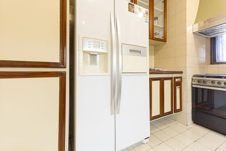 Apartamento à venda com 250m², 2 quartos e 3 vagas Apartamento à venda com 250m², 2 quartos e 3 vagasCozinha