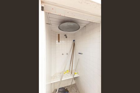 Apartamento à venda com 250m², 2 quartos e 3 vagas Apartamento à venda com 250m², 2 quartos e 3 vagasBanheiro da Piscina