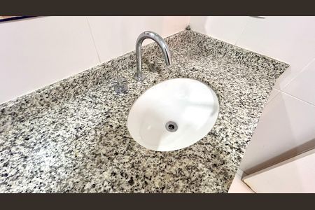 Apartamento para alugar com 68m², 2 quartos e 1 vaga Apartamento para alugar com 68m², 2 quartos e 1 vagaBanheiro da Suíte