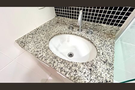 Apartamento para alugar com 68m², 2 quartos e 1 vaga Apartamento para alugar com 68m², 2 quartos e 1 vagaBanheiro 1
