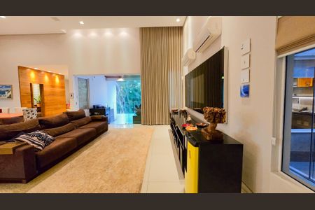 Casa de condomínio à venda com 400m², 4 quartos e 10 vagas Casa de condomínio à venda com 400m², 4 quartos e 10 vagasSala
