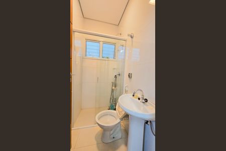 Casa de condomínio à venda com 400m², 4 quartos e 10 vagas Casa de condomínio à venda com 400m², 4 quartos e 10 vagasBanheiro de serviço