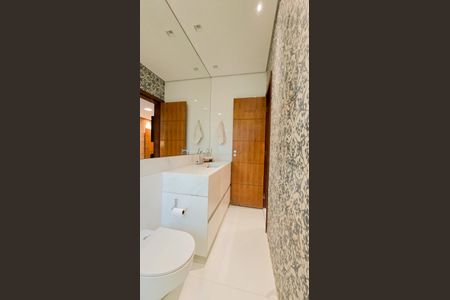 Casa de condomínio à venda com 400m², 4 quartos e 10 vagas Casa de condomínio à venda com 400m², 4 quartos e 10 vagasBanheiro da Suíte 2