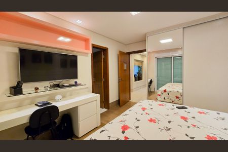 Casa de condomínio à venda com 400m², 4 quartos e 10 vagas Casa de condomínio à venda com 400m², 4 quartos e 10 vagasSuíte 2
