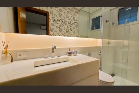 Casa de condomínio à venda com 400m², 4 quartos e 10 vagas Casa de condomínio à venda com 400m², 4 quartos e 10 vagasBanheiro da Suíte 2