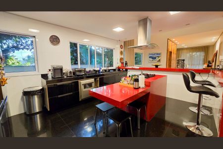 Casa de condomínio à venda com 400m², 4 quartos e 10 vagas Casa de condomínio à venda com 400m², 4 quartos e 10 vagasCozinha