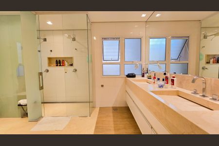 Casa de condomínio à venda com 400m², 4 quartos e 10 vagas Casa de condomínio à venda com 400m², 4 quartos e 10 vagasBanheiro da Suíte