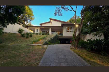 Casa de condomínio à venda com 400m², 4 quartos e 10 vagas Casa de condomínio à venda com 400m², 4 quartos e 10 vagasÁrea comum