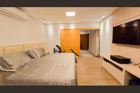 Casa de condomínio à venda com 400m², 4 quartos e 10 vagas Casa de condomínio à venda com 400m², 4 quartos e 10 vagasSuíte