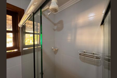 Casa de condomínio à venda com 400m², 4 quartos e 4 vagas Casa de condomínio à venda com 400m², 4 quartos e 4 vagasÁrea de Serviço - Banheiro