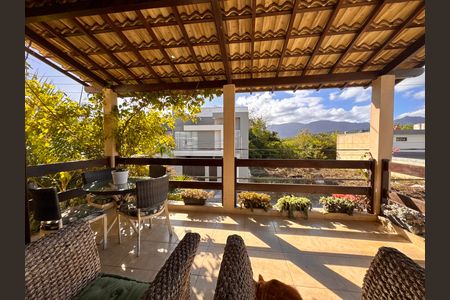 Casa de condomínio à venda com 400m², 4 quartos e 4 vagas Casa de condomínio à venda com 400m², 4 quartos e 4 vagasVaranda (Segundo Andar)