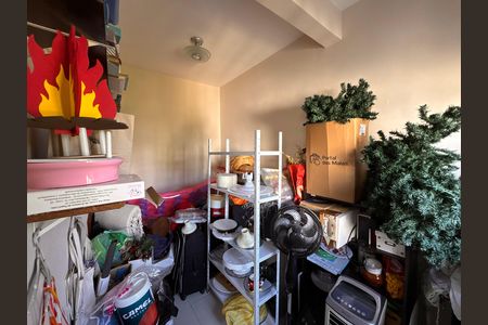 Casa de condomínio à venda com 400m², 4 quartos e 4 vagas Casa de condomínio à venda com 400m², 4 quartos e 4 vagasQuarto 4