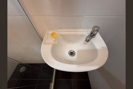 Casa de condomínio à venda com 400m², 4 quartos e 4 vagas Casa de condomínio à venda com 400m², 4 quartos e 4 vagasÁrea de Serviço - Banheiro
