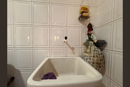 Casa de condomínio à venda com 400m², 4 quartos e 4 vagas Casa de condomínio à venda com 400m², 4 quartos e 4 vagasÁrea de Serviço
