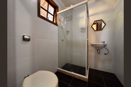 Casa de condomínio à venda com 400m², 4 quartos e 4 vagas Casa de condomínio à venda com 400m², 4 quartos e 4 vagasÁrea de Serviço - Banheiro
