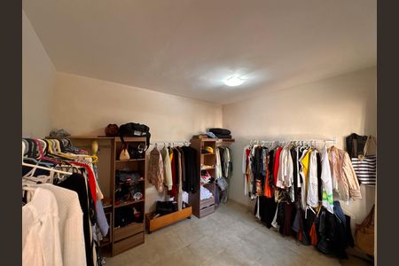 Casa de condomínio à venda com 400m², 4 quartos e 4 vagas Casa de condomínio à venda com 400m², 4 quartos e 4 vagasSuíte - Closet