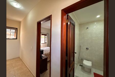 Casa de condomínio à venda com 400m², 4 quartos e 4 vagas Casa de condomínio à venda com 400m², 4 quartos e 4 vagasCorredor