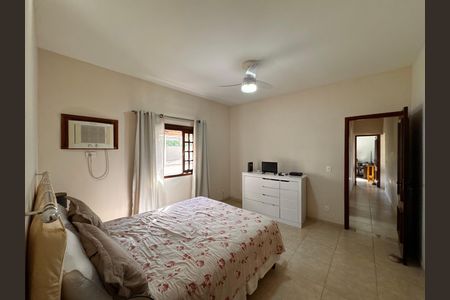Casa de condomínio à venda com 400m², 4 quartos e 4 vagas Casa de condomínio à venda com 400m², 4 quartos e 4 vagasSuíte