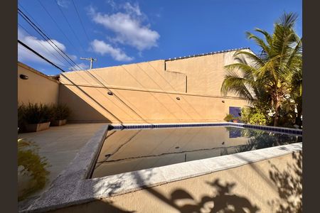Casa de condomínio à venda com 400m², 4 quartos e 4 vagas Casa de condomínio à venda com 400m², 4 quartos e 4 vagasÁrea externa