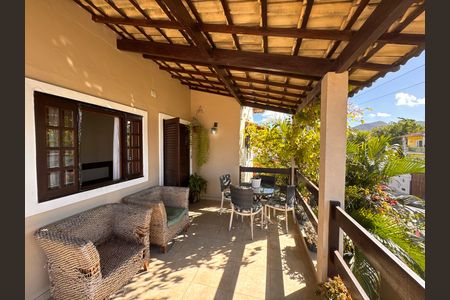 Casa de condomínio à venda com 400m², 4 quartos e 4 vagas Casa de condomínio à venda com 400m², 4 quartos e 4 vagasVaranda (Segundo Andar)