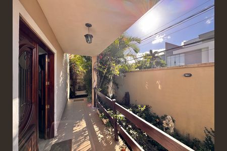 Casa de condomínio à venda com 400m², 4 quartos e 4 vagas Casa de condomínio à venda com 400m², 4 quartos e 4 vagasÁrea externa