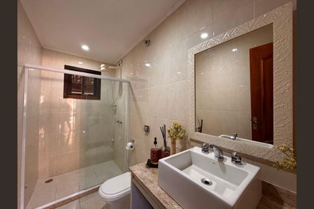 Casa de condomínio à venda com 400m², 4 quartos e 4 vagas Casa de condomínio à venda com 400m², 4 quartos e 4 vagasBanheiro Social