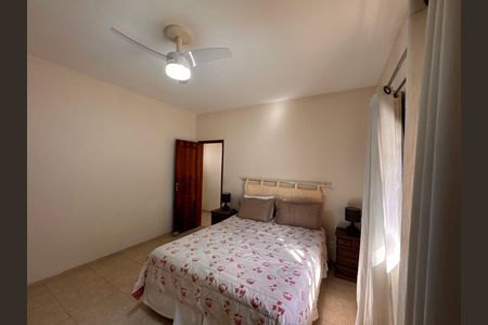 Casa de condomínio à venda com 400m², 4 quartos e 4 vagas Casa de condomínio à venda com 400m², 4 quartos e 4 vagasSuíte