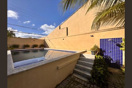 Casa de condomínio à venda com 400m², 4 quartos e 4 vagas Casa de condomínio à venda com 400m², 4 quartos e 4 vagasÁrea externa