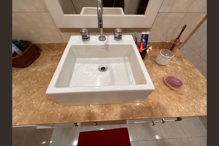 Casa de condomínio à venda com 400m², 4 quartos e 4 vagas Casa de condomínio à venda com 400m², 4 quartos e 4 vagasSuíte - Banheiro
