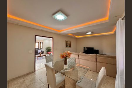 Casa de condomínio à venda com 400m², 4 quartos e 4 vagas Casa de condomínio à venda com 400m², 4 quartos e 4 vagasSala