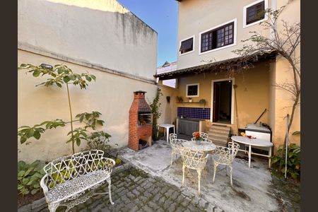 Casa de condomínio à venda com 400m², 4 quartos e 4 vagas Casa de condomínio à venda com 400m², 4 quartos e 4 vagasÁrea externa