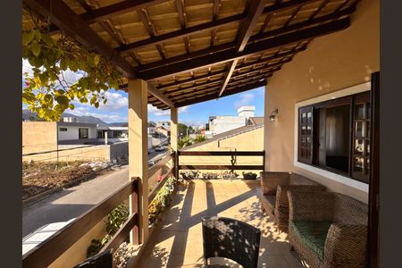 Casa de condomínio à venda com 400m², 4 quartos e 4 vagas Casa de condomínio à venda com 400m², 4 quartos e 4 vagasVaranda (Segundo Andar)