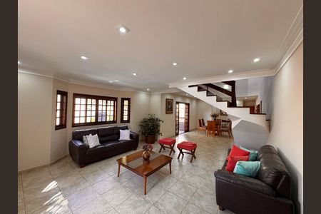 Casa de condomínio à venda com 400m², 4 quartos e 4 vagas Casa de condomínio à venda com 400m², 4 quartos e 4 vagasSala