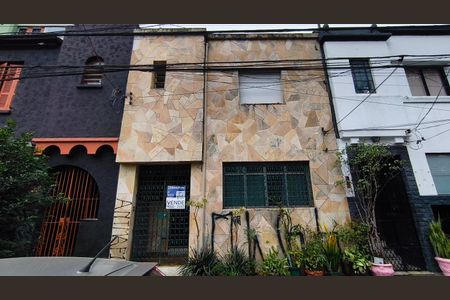 Casa à venda com 140m², 4 quartos e sem vagaFachada + Plaquinha