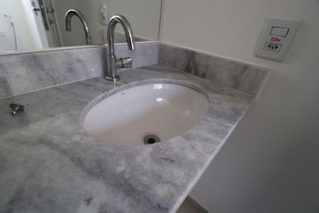 Apartamento para alugar com 108m², 3 quartos e 2 vagasBanheiro do Quarto 1