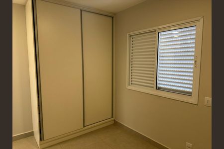 Quarto de apartamento para alugar com 3 quartos, 108m² em Jardim Karaíba, Uberlândia