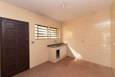 Casa à venda com 88m², 2 quartos e 4 vagas Casa à venda com 88m², 2 quartos e 4 vagasCozinha