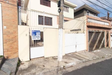 Casa à venda com 88m², 2 quartos e 4 vagas Casa à venda com 88m², 2 quartos e 4 vagasFachada