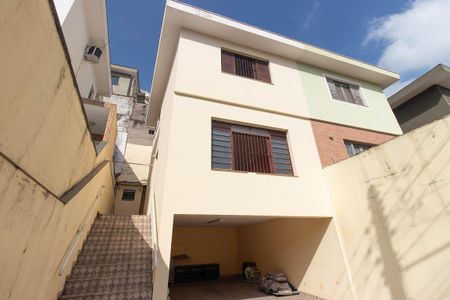 Casa à venda com 88m², 2 quartos e 4 vagas Casa à venda com 88m², 2 quartos e 4 vagasFachada
